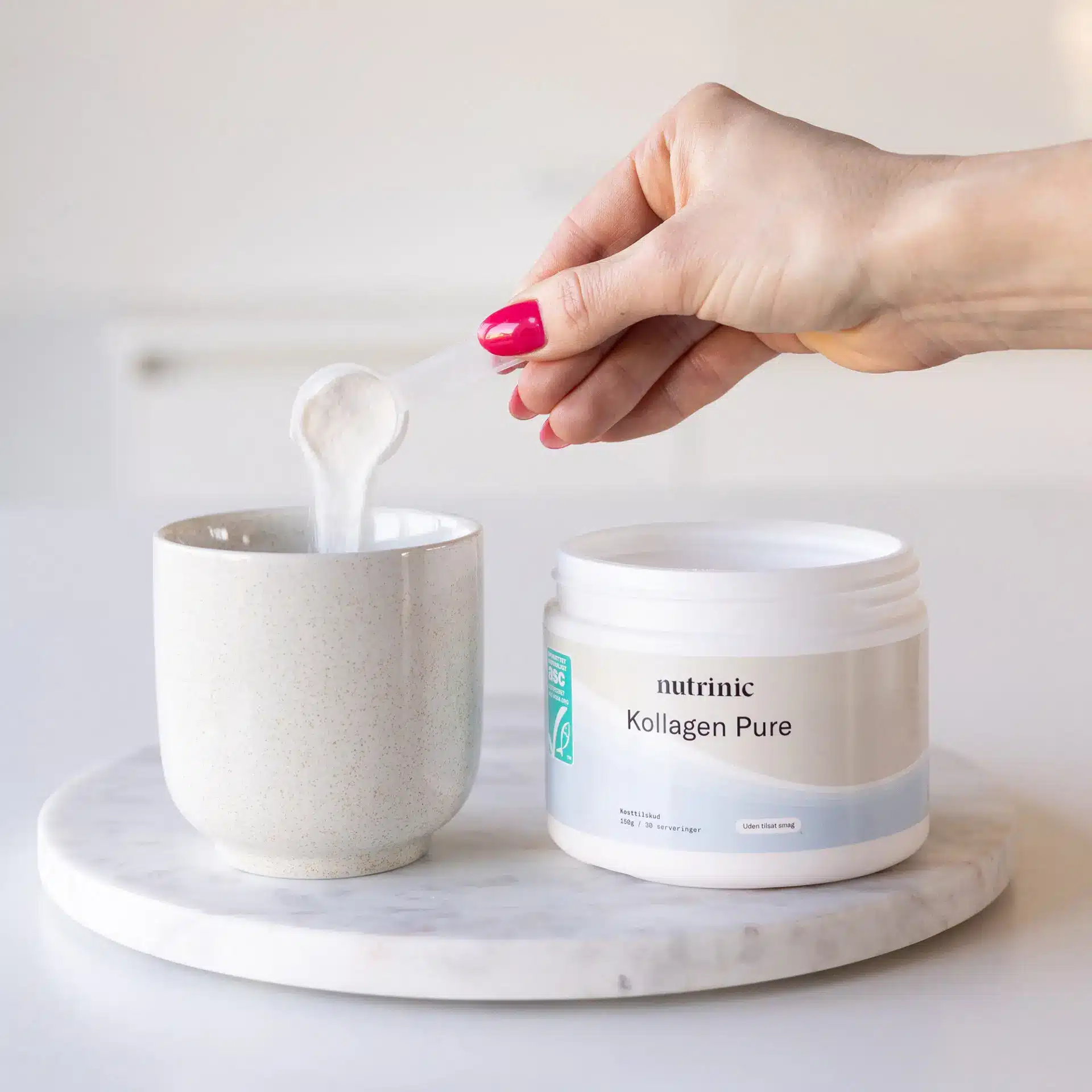 kollagne pure haeldes i kaffekop 1 1.jpg